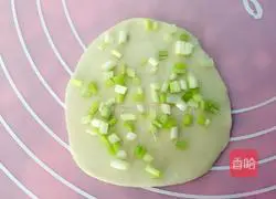 Illustration of how to make dumpling skin pancakes 2