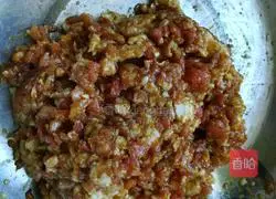 Illustration of how to make leek, egg and meat buns 1