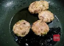 Illustration of how to make fried fish cakes 9