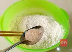 Illustration of how to make celery stuffed buns 2