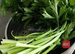 Illustration of how to make celery meat buns 3