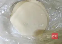 The most beautiful transformation of dumpling wrapper---Illustration of how to make bow knot 1