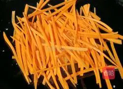 Illustration of how to make fried rice noodles with chives and bean sprouts 10