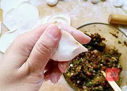 Pork and kidney bean filling Illustration of how to make dumplings 20