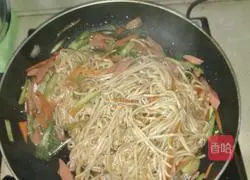 Illustration of how to make colorful fried noodles 7