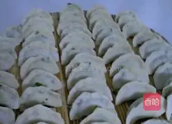 Illustration of how to make leek, shrimp and egg dumplings 5