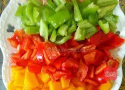Illustration of how to make colorful vegetable fried rice 3