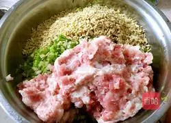 Illustration of how to make beef dumpling stuffing 6