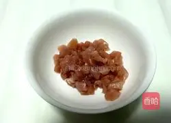 Illustration of how to make fried diced pork with Yuqian corn tortillas 3