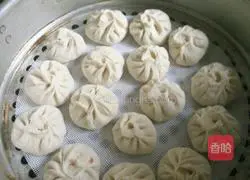 Illustration of how to make pork and leek buns 6