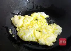 Illustration of how to make simple egg and tomato fried noodles 6