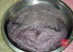 Illustration of how to make black rice noodles steamed buns 5