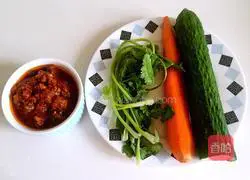 Illustration of how to make beef sauce noodles 4