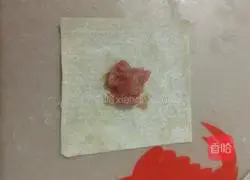 Illustration of how to make fresh meat wontons 2
