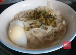 Illustration of how to make pickled cabbage noodles 5