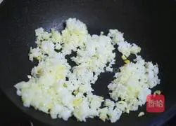 Illustration of how to make fried rice with colored pepper and eggs 3
