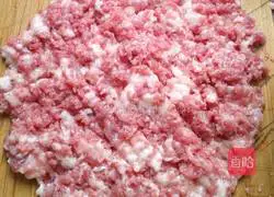 Illustration of how to make pork buns with radish filling 1