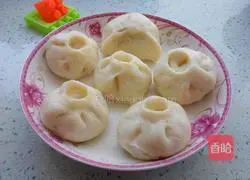 Illustration of how to make soft Longli fish and celery buns 10