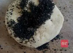 Illustration of how to make pumpkin puree and black sesame steamed buns 12