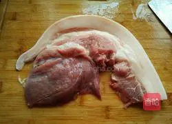 Illustration of how to make celery and pork dumpling stuffing 2