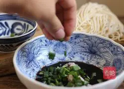 Illustration of how to make soy sauce noodles 2