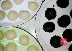 I love this simple rose cake recipe 3