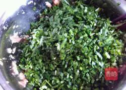 Illustration of how to make leek and pork dumplings 4