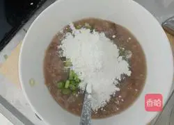 Illustration of how to make leftover porridge pancakes 4