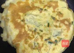 Illustration of how to make chive egg pancake 8