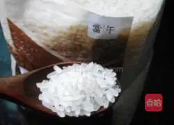 Illustration of how to make egg fried rice in a colorful way 1