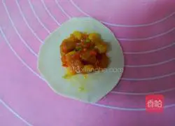 Illustration of how to make gold and silver ingot dumplings 7