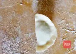 Illustration of how to make cabbage and pork dumplings 9