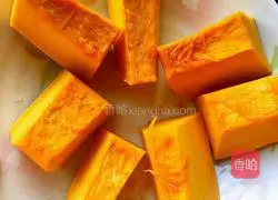 Illustration of how to make pumpkin pie with black sesame filling 3