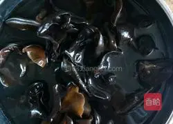 Illustration of how to make dumplings stuffed with chives and fungus 3