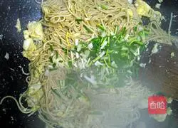  Illustration of how to make fried noodles with eggs 10