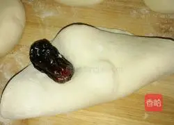 Illustration of how to make jujube steamed buns 4