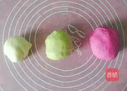 Illustration of how to make watermelon steamed buns 4