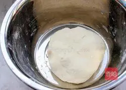 Illustration of how to make dumplings (chives and eggs stuffing) 4