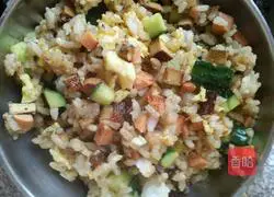 Illustration of how to make egg and ham fried rice 6