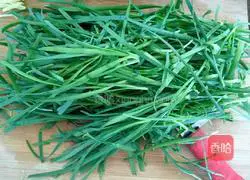 Illustration of how to make chive dumpling stuffing 1