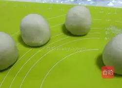 Illustration of how to make coconut steamed buns 11