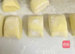 Illustration of how to make corn buns 7