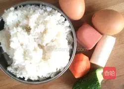 Illustration of how to make fried rice with fancy eggs 1