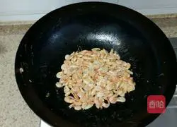 Illustration of how to make white rice shrimp cakes 3