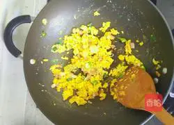 Illustration of how to make goose egg fried rice 4