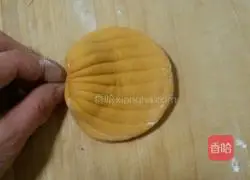 Illustration of how to make pumpkin and shell steamed buns 13