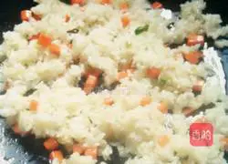 Illustration of how to make carrot and egg fried rice 7