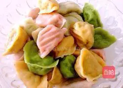 Illustration of how to make meat and three fresh colorful dumplings 10