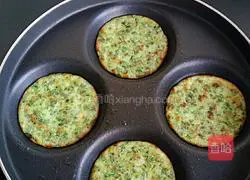 Illustration of how to make celery leaf cake 5