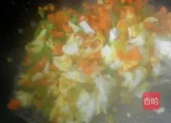 Illustration of how to make three-color egg fried rice 4